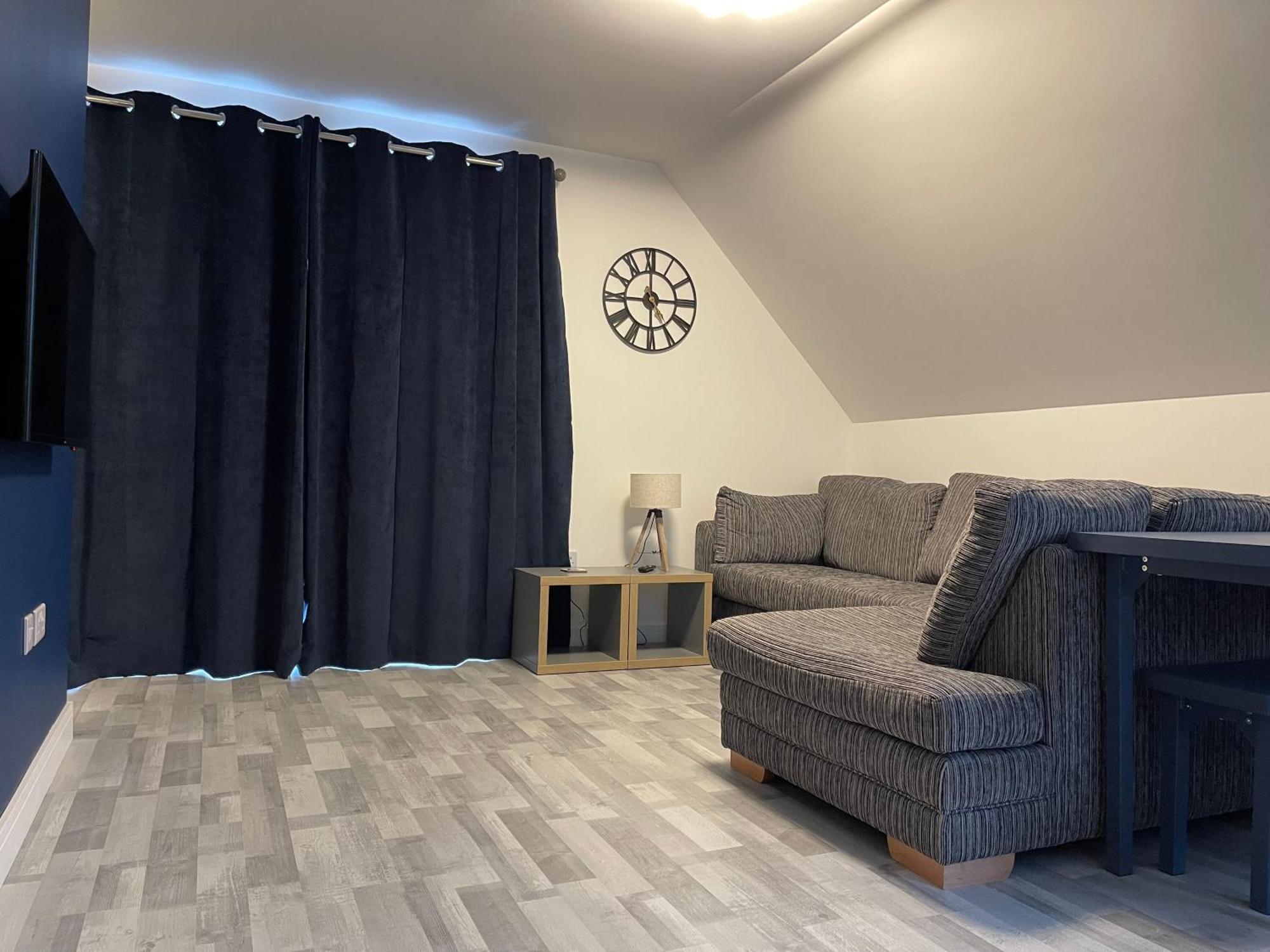 Lochside Loft - Self Catering Apartment For 2 In A Great Location For Inverness Airport And Both Cabot Highlands & Nairn Golf Courses Exterior foto